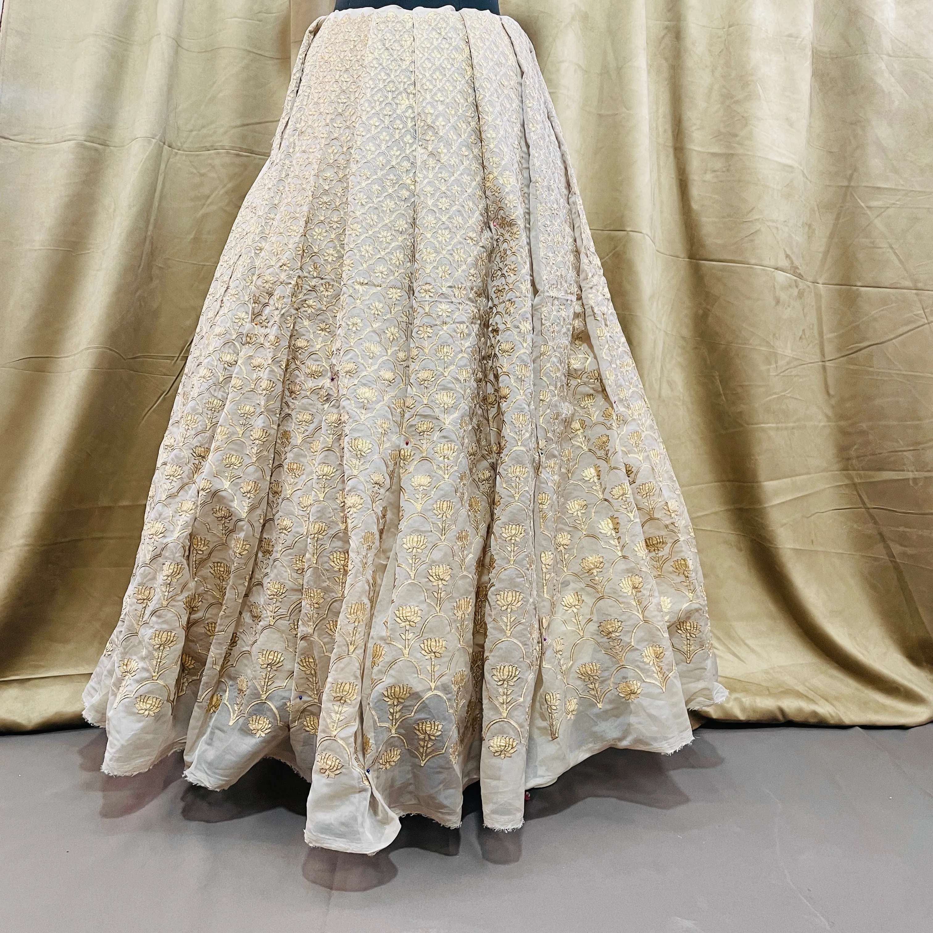 Beige Floral Sequins Embroidery Organza / 12 Kali