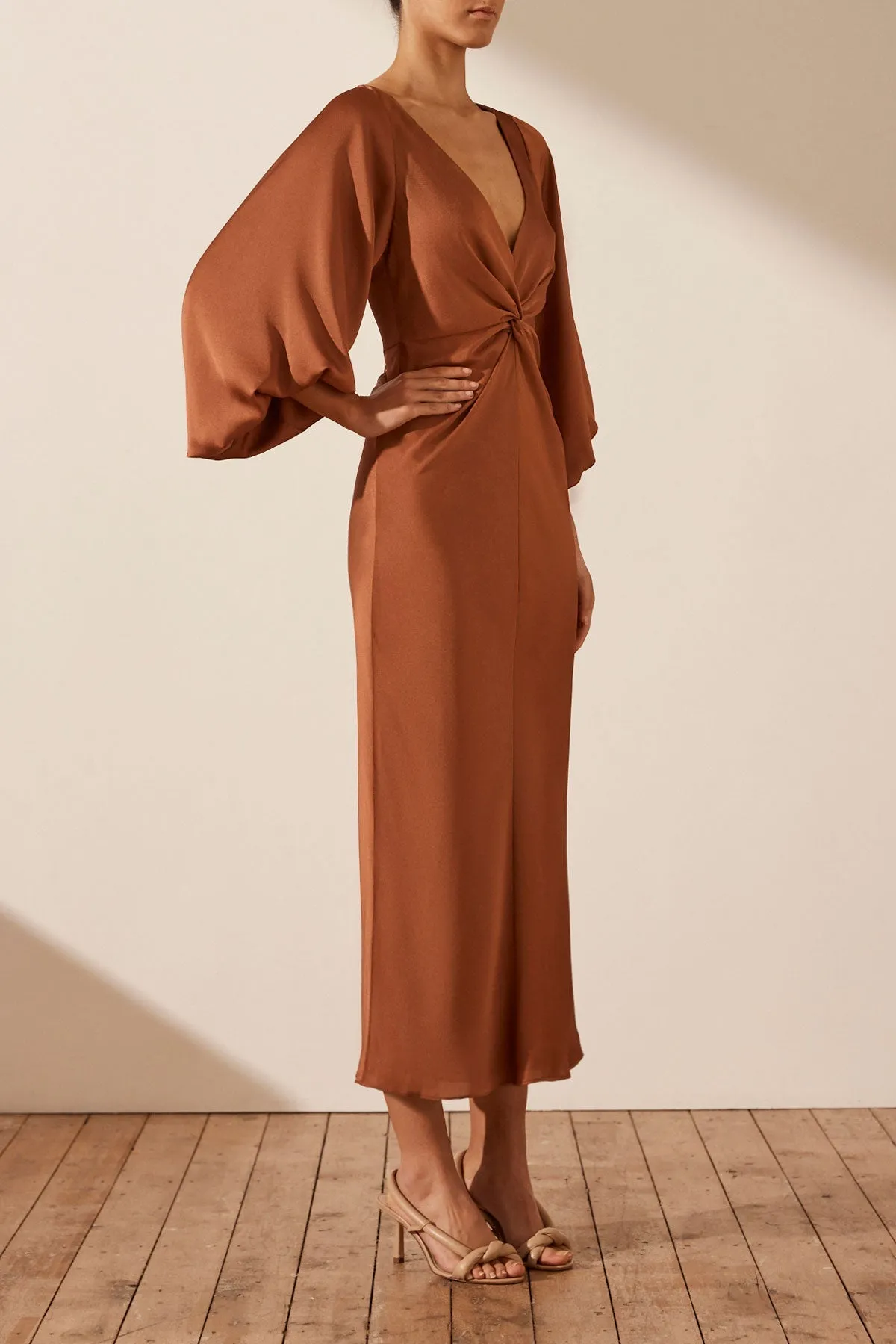 LUXE BALLOON SLEEVE KNOT FRONT MIDI DRESS - MOCHA