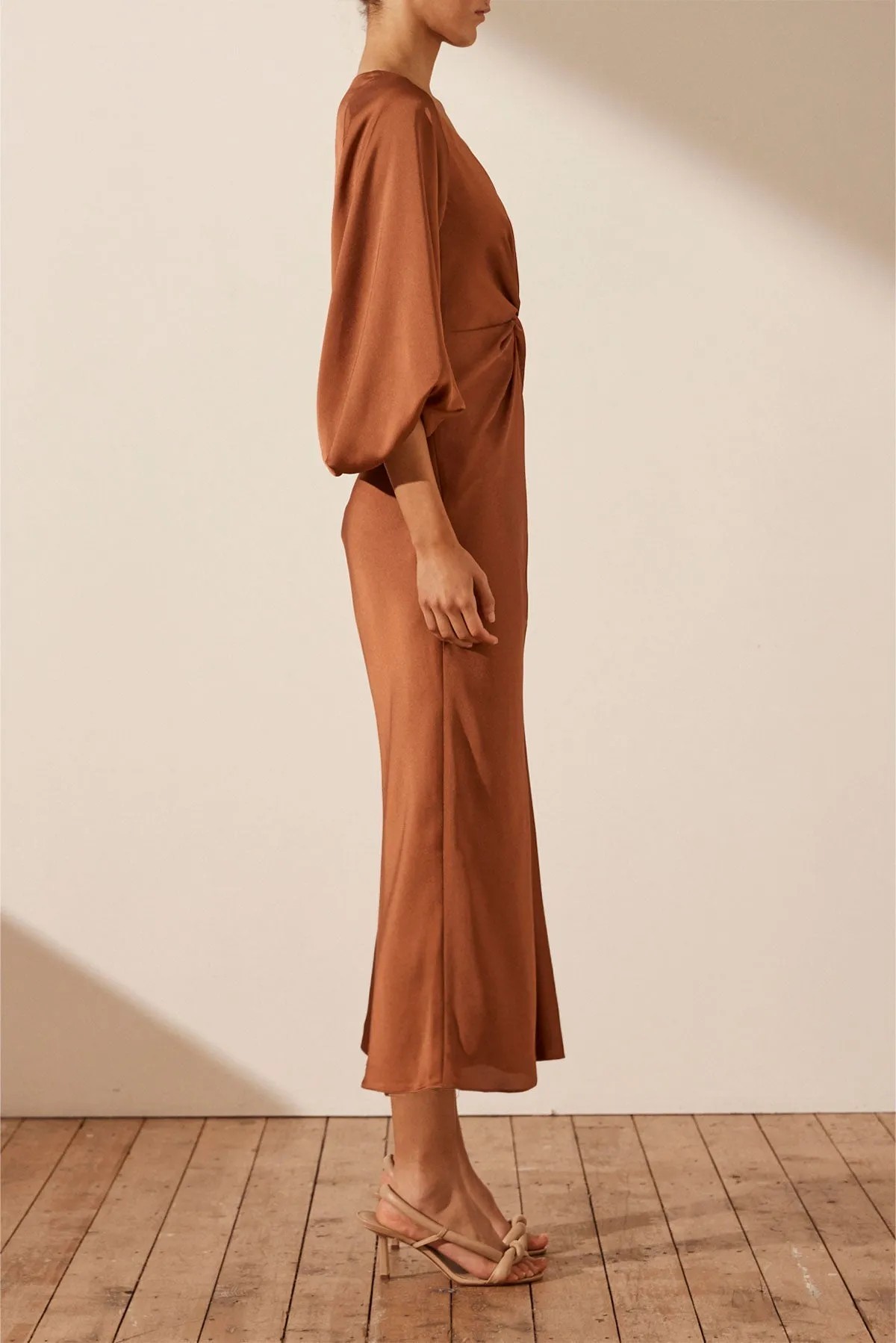 LUXE BALLOON SLEEVE KNOT FRONT MIDI DRESS - MOCHA