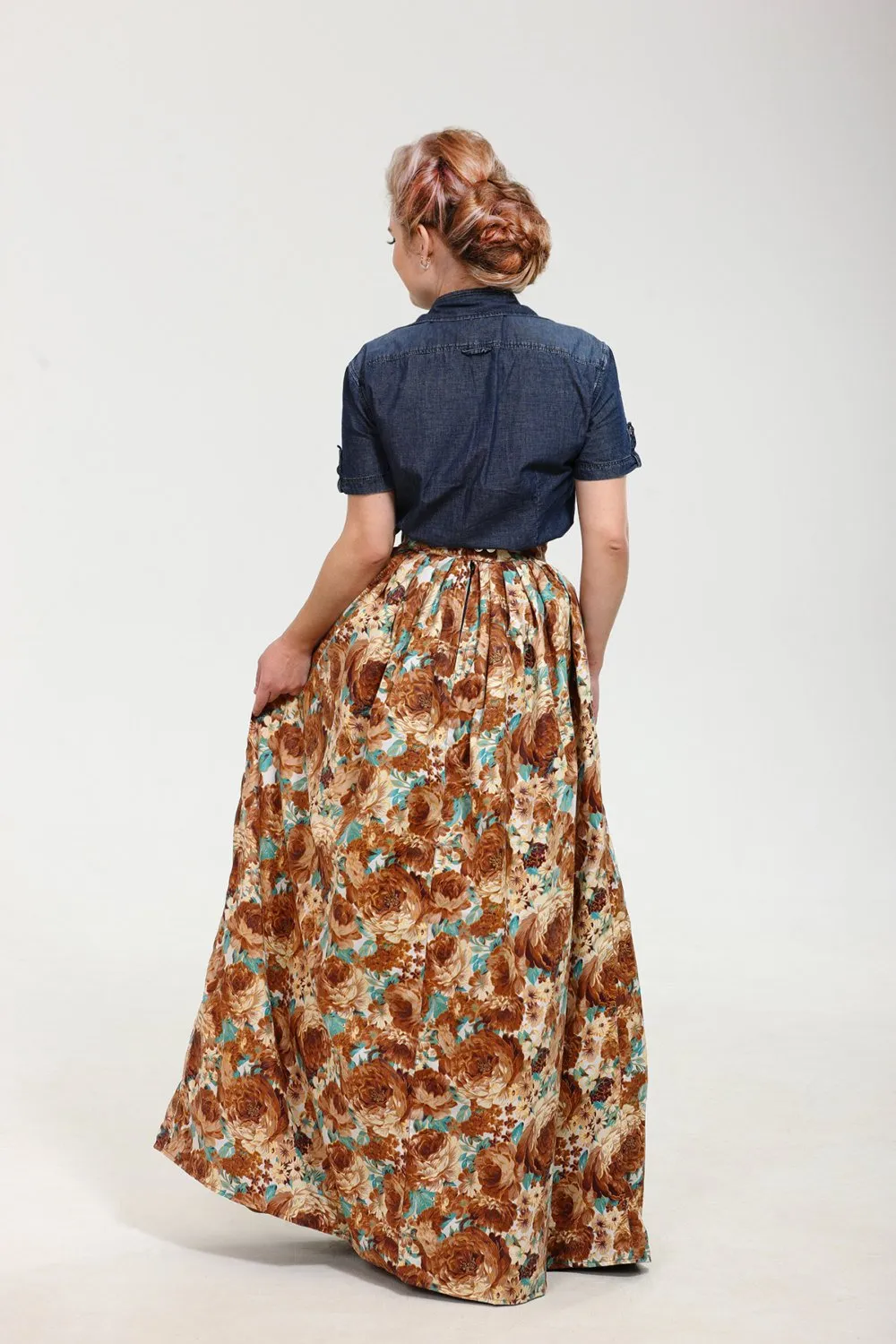 Terribly floral! Exclusive full shaped maxi skirt from thin exclusive floral cotton fabric.